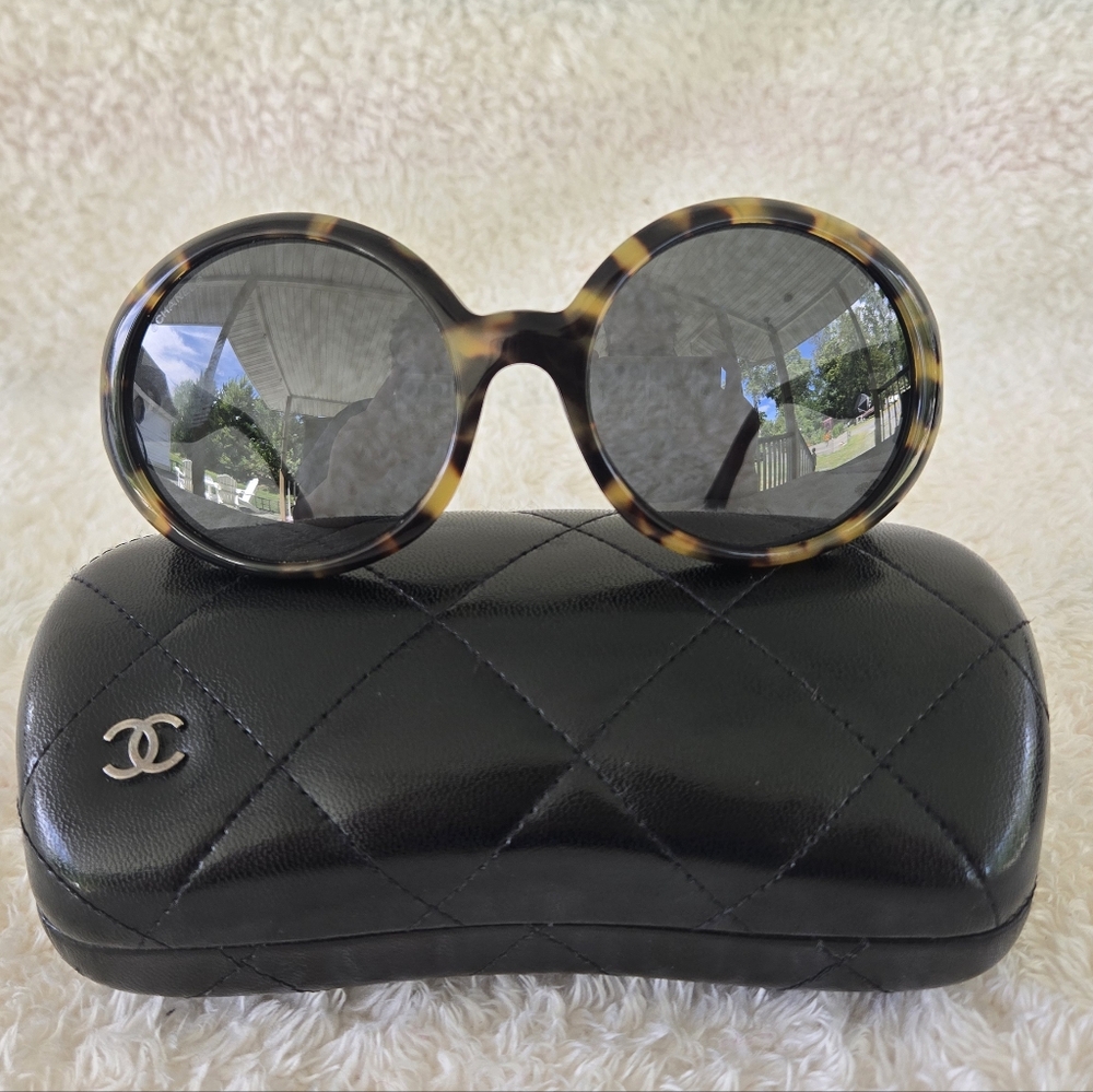 Vintage CHANEL Round Tortoise Sunglasses with Black Leather Case